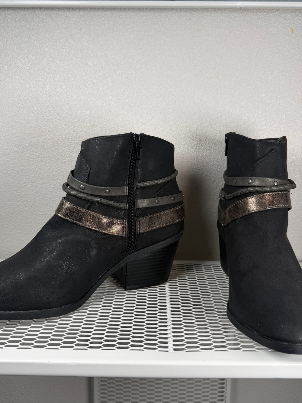 Women’s Size 11 Western Ankle Boots Edgy